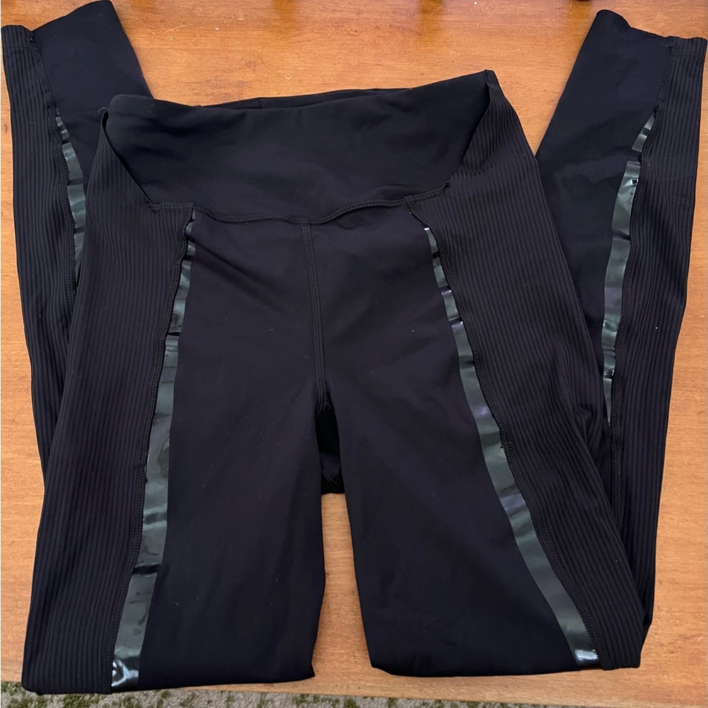EUC Women’s Lululemon Leggings Patent Leather Stripe Detail Black Sz 4